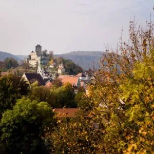 Blick aus der Ferne auf das Haus Altmühltal