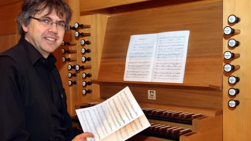 Dr. Thomas Greif an der Orgel